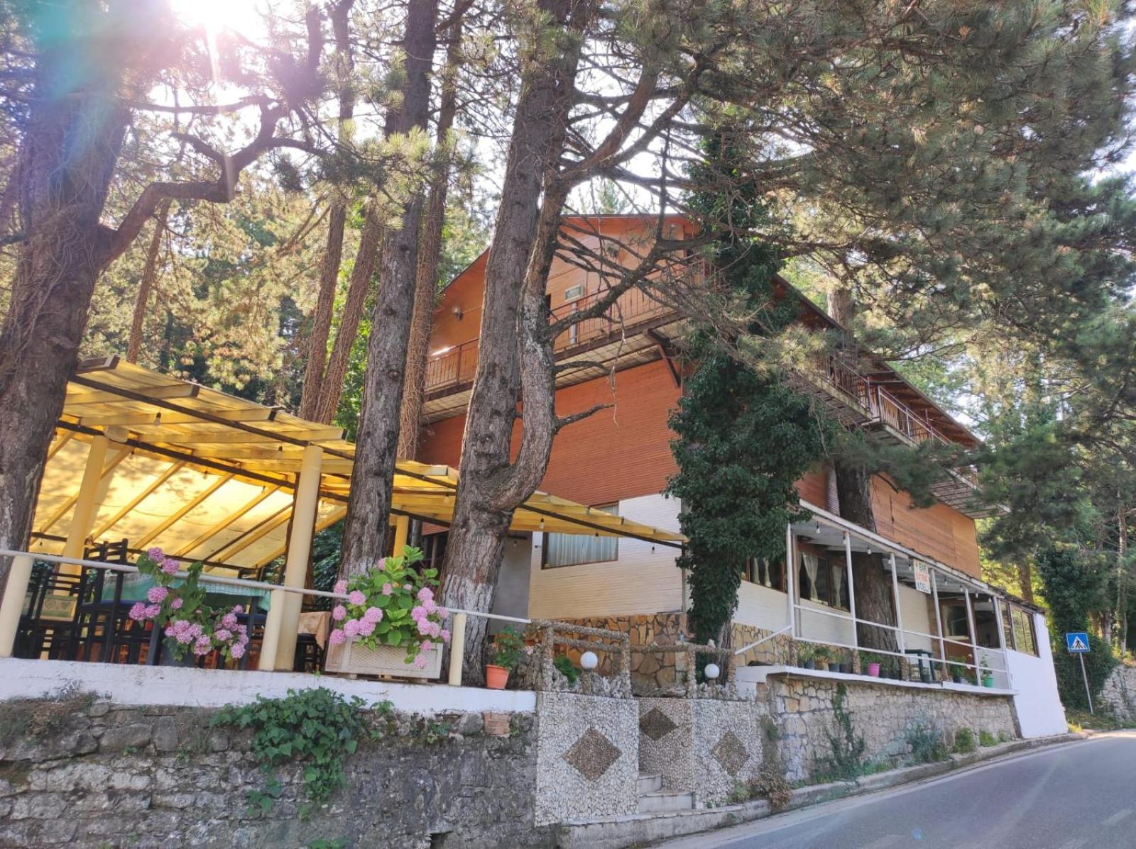 Hotel Toni Llogora Dukat Exterior foto